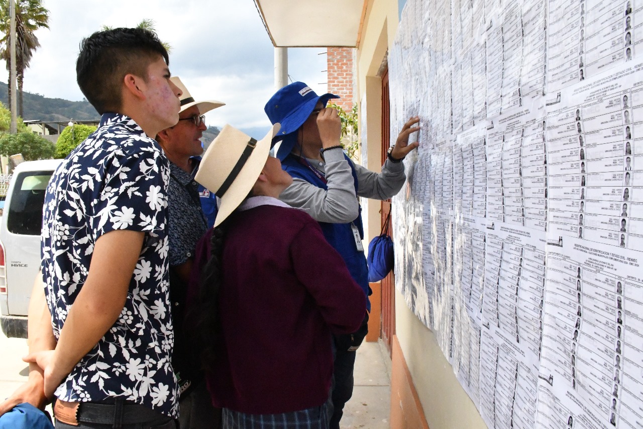 Cerca de 300 pobladores verificaron sus datos en Pión y Ninabamba